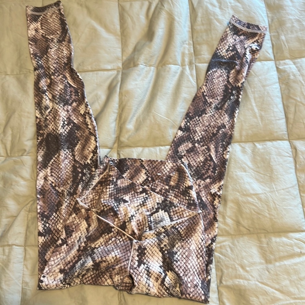 Snake print leggings